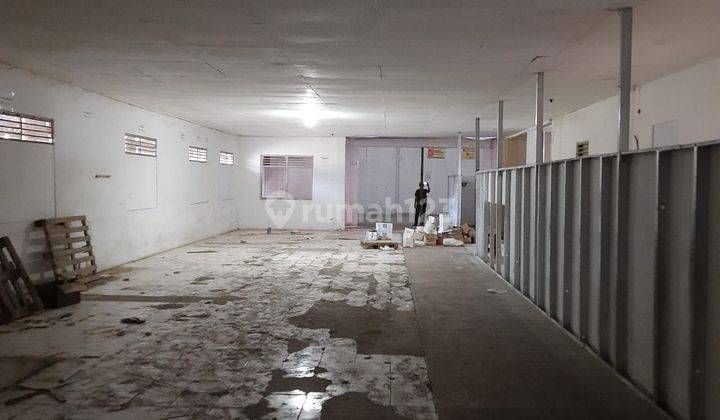 Gudang Tepi Jalan Utama Akses Tronton Parkir Luas Dekat Ke Ringroad Utara  7