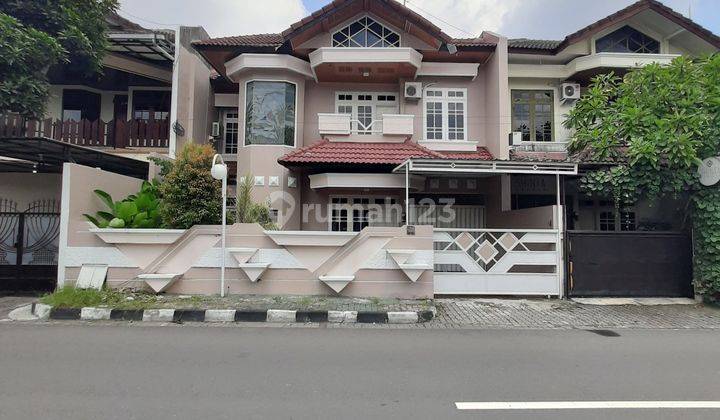 Rumah 2 lantai dalam perum furnished dekat pakuwon mall cck untuk kantor keluarga 1