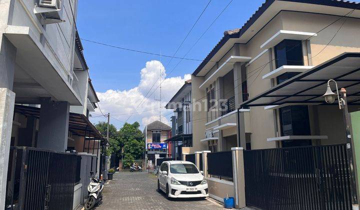 Rumah siap huni 3 kamar tidur lingkungan nyaman dekat ke pakuwon mall  2