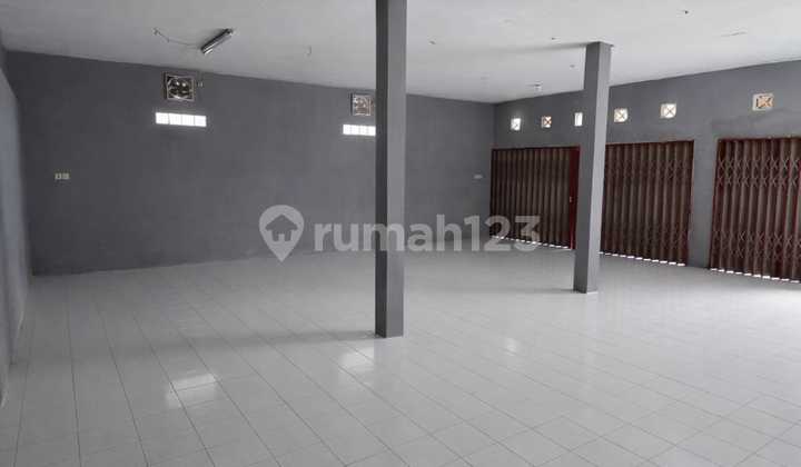 Shop House for Rent Suitable for Residence and Business in Kalasan Area 2