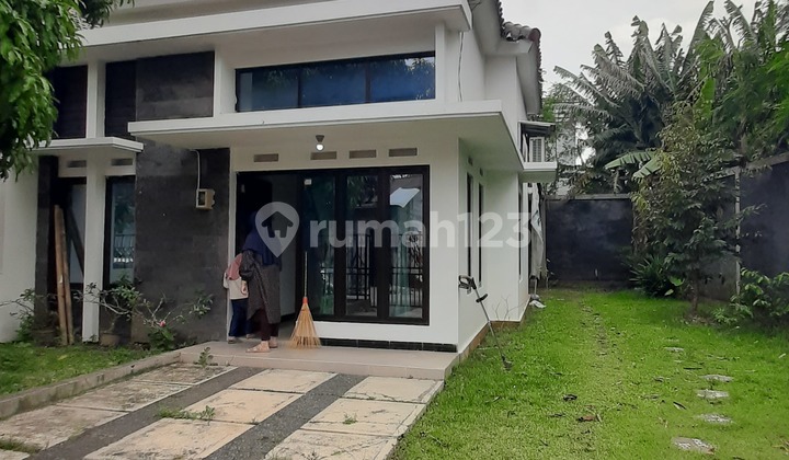 Ready-to-Occupy House in Cluster Area on Jambon Street Near Sindu Kusuma Edupark, Suitable for Family Office