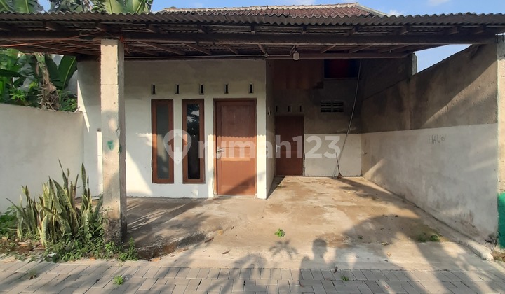 House for Rent in a Dense Settlement Area, Near Kabupaten Road, Close to UGM Hospital.