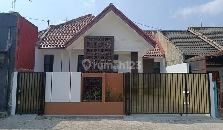 Rumah siap huni full renovasi carpot 2 mobil utara kampus upn amikom 1