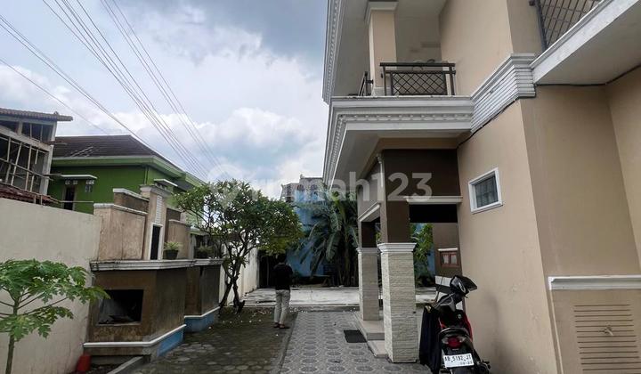 Spacious 2-Story House with Ample Parking, Suitable for Office Use 2