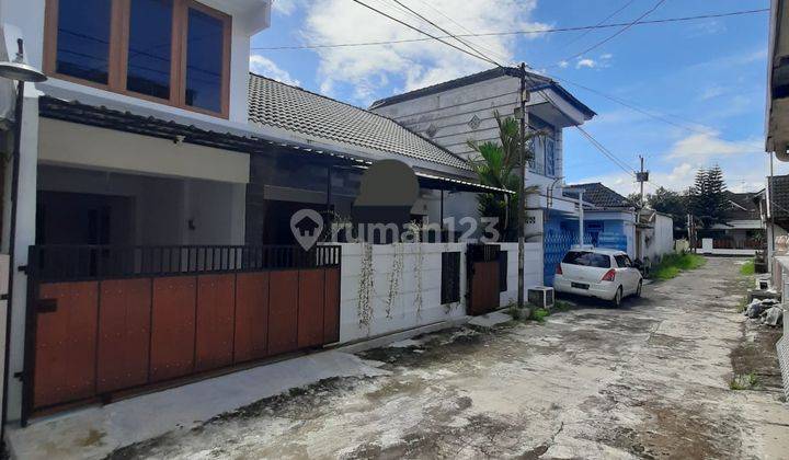 Rumah 2 Lantai 5 Kamar Tidur Dalam Perumahan Area Nogotirto  2