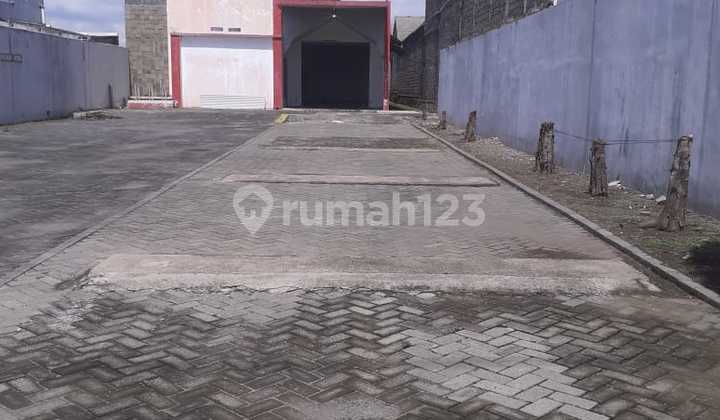Ready-to-Use Warehouse Spacious Parking Solo Road Area Near Jogja City Ready-to-Use Warehouse Spacious Parking Solo Road Area Near Jogja City