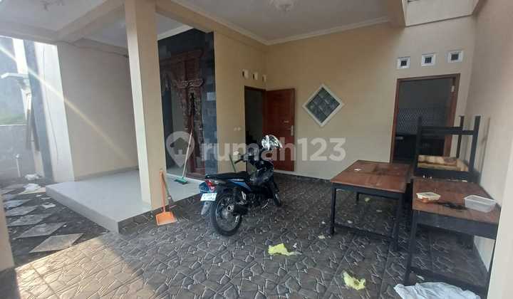 Rumah Disewakan Area Jalan Damai 3 Kamar Tidur Dekat ke Ugm Hyatt 2