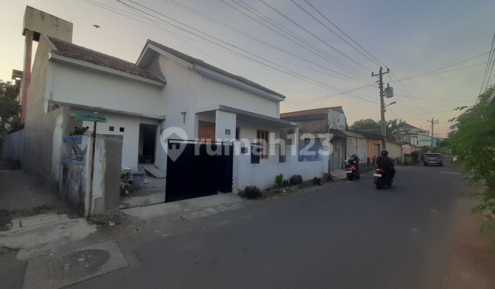 New House for Sale Rent 3 Bedrooms Area Xt Square Umbulharjo
