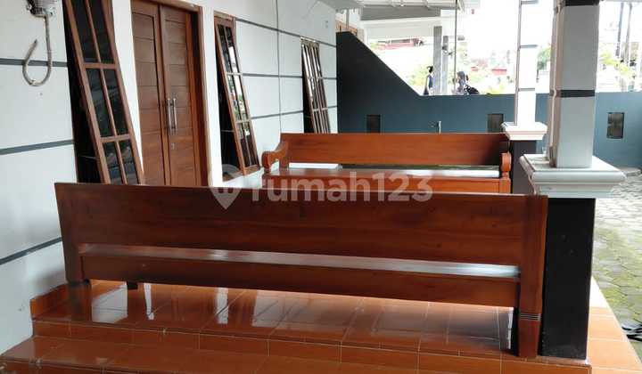 Spacious Good House for Office, Roadside, Car Access, Intersection, Palagan Road. 2