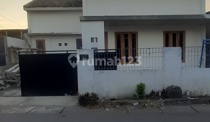 New House for Sale Rent 3 Bedrooms Area Xt Square Umbulharjo