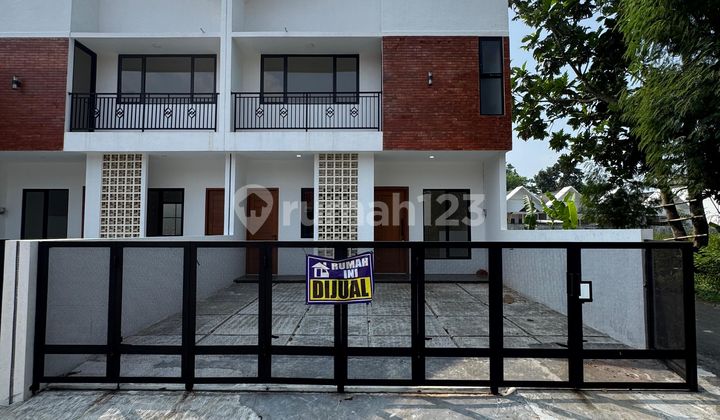 Rumah Baru 2 Unit Siap Huni 3 Kamar Tidur Utara Stadion Maguwoharjo Sleman