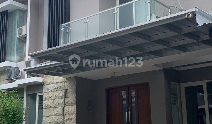 Semi-Furnished House for Rent in Umbulharjo Area, 5 Bedrooms in a Housing Complex