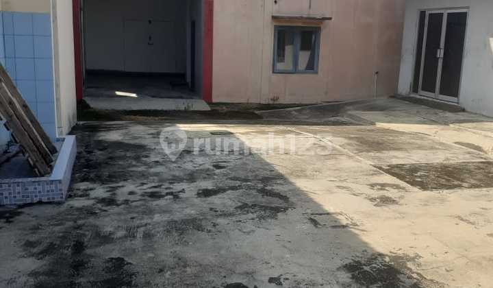 Ready-to-Use Warehouse Spacious Parking Solo Road Area Near Jogja City Ready-to-Use Warehouse Spacious Parking Solo Road Area Near Jogja City