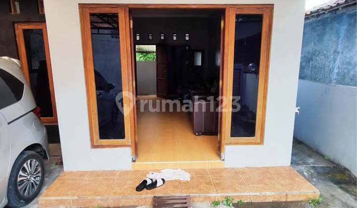 Ready-to-Occupy 3-Bedroom House Near Ambarukmo Mall and UIN Campus.