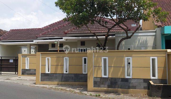 Rumah Bagus Sudah Renovasi Pinggir Jalan Cocok Untuk Usaha Kantor Area Jalan Kabupaten  1