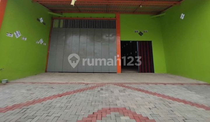 Warehouse for Rent New Building Large Vehicle Access Close to Sleman Regency Government Office Sleman Market