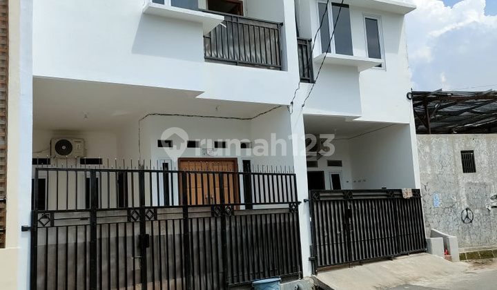 Rumah 2 Lantai Lokasi Strategis Dekat Stasiun dan LRT Rumah 2 Lantai Lokasi Strategis Dekat Stasiun dan LRT