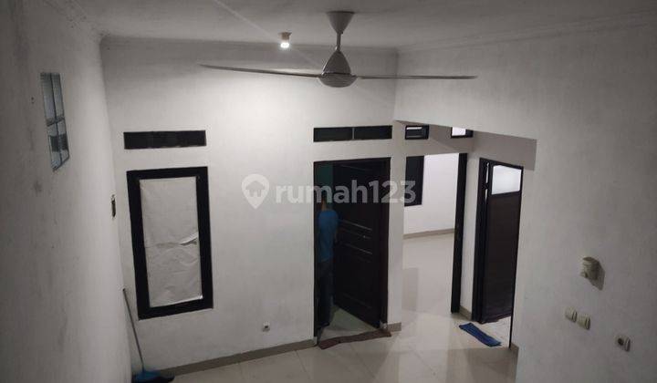 rumah second unit masi bagus akses toll pondok kelapa 2