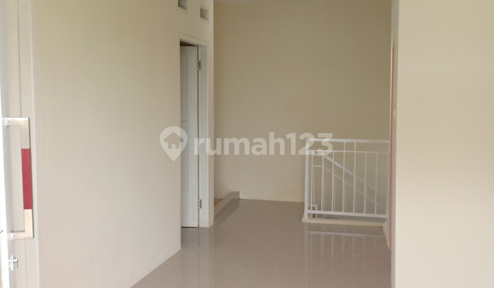 Rumah 2 Lantai Lokasi Strategis Dekat Stasiun dan LRT Rumah 2 Lantai Lokasi Strategis Dekat Stasiun dan LRT