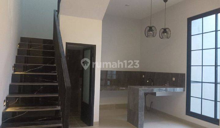 Rumah Baru Unfurnished SHM di Mulyosari , Surabaya 2