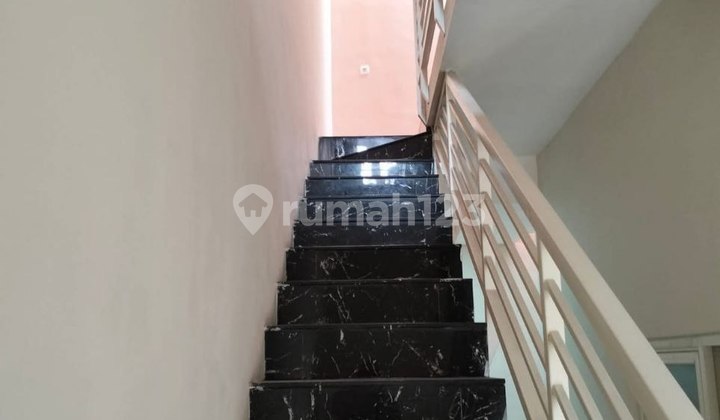 For Sale Well-Maintained Ready-to-Occupy House in Royal Paka Gunung Anyar Housing 2