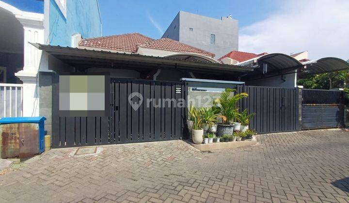 Rumah Sudah Renovasi Unfurnished SHM di Palm Spring Jambangan Siap Huni, Surabaya 1