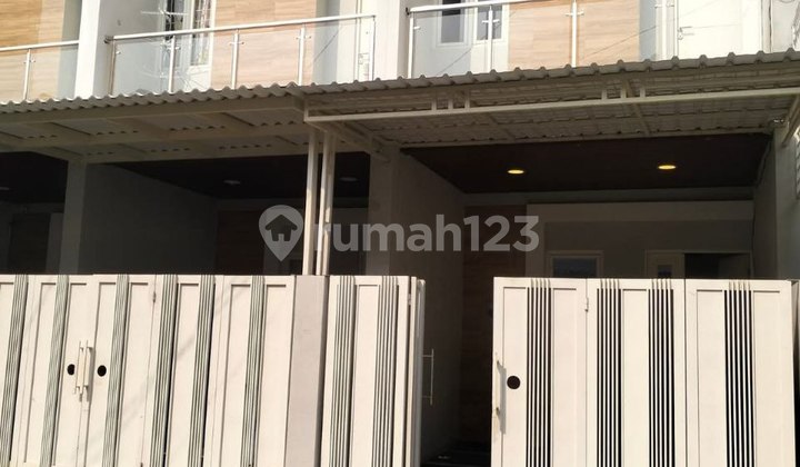 Jual Rumah Terawat Siap Huni Perumahan Royal Paka Gunung anyar