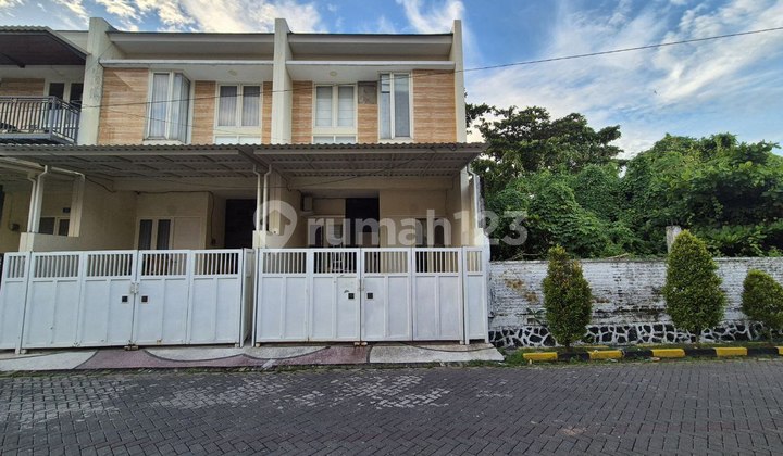 dijual rumah 2 lantai di sutorejo Dekat Raya Mulyosari