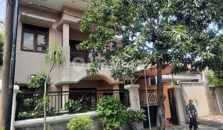 Dijual rumah klasik Rungkut Asri