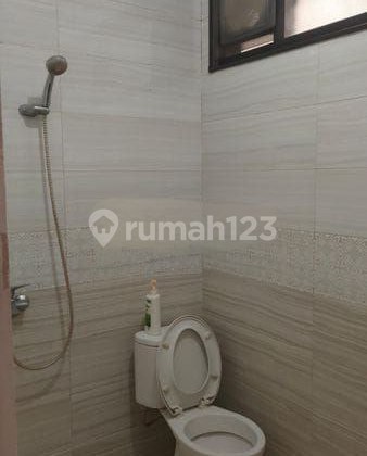 Di Jual Rumah Minimalis Modern 2 Lantai Siap Huni 2
