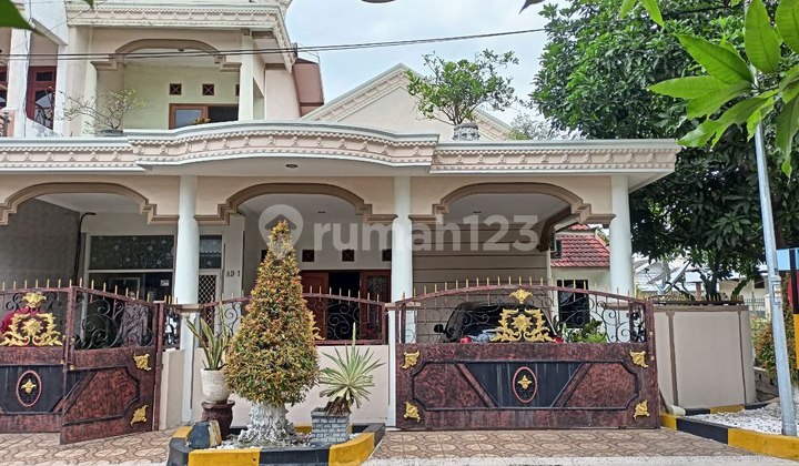 For Sale: Move-in Ready and Well-Maintained House in a Strategic and Marketable Location, Near Culinary Center, Supermarket, Market, Shops, Bank, Close to Merr, UPN, McD, in Rungkut Mapan Housing Complex.