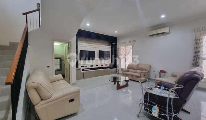 Rumah Dekat Club House Sudah Renov di Pondok Hijau Golf