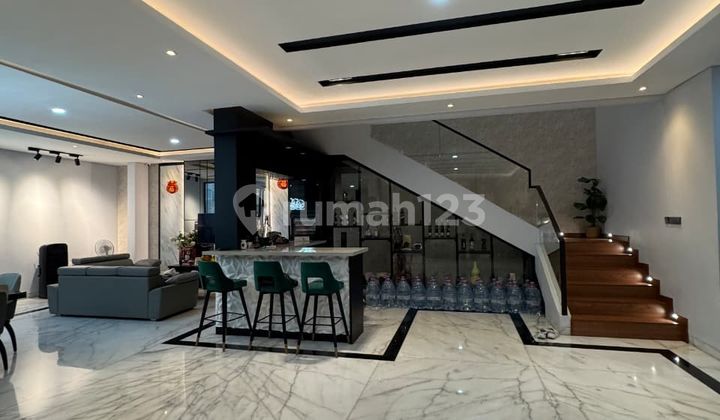 Nice House in The Springs Cluster Goldfinch - Gading Serpong