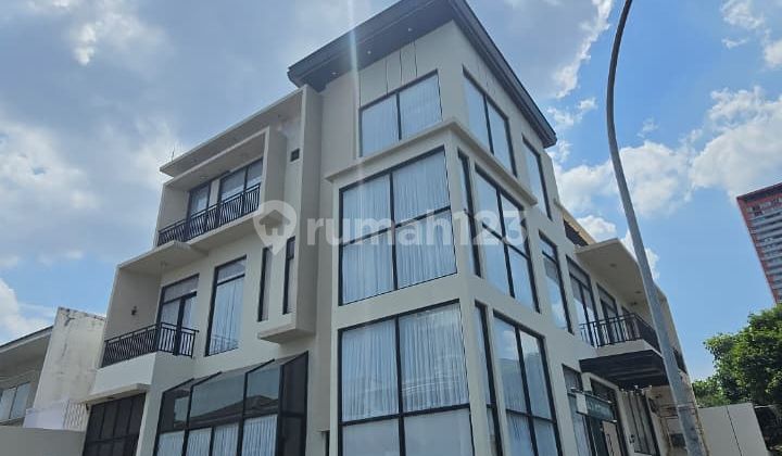 Rumah Hoek Bangunan Mandiri  Sutera Victoria - Alam Sutera