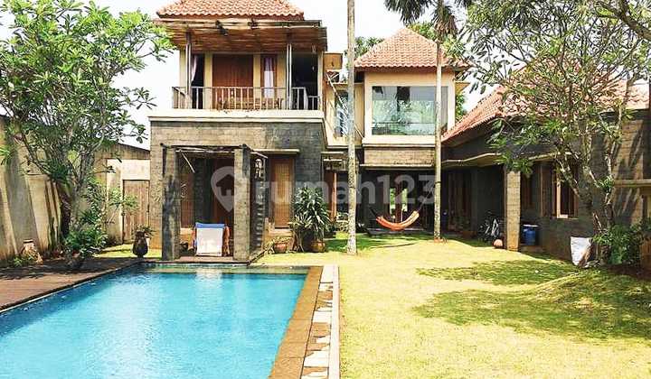 Modern Tropical Villa House Next to Golf, BSD Golf Terrace