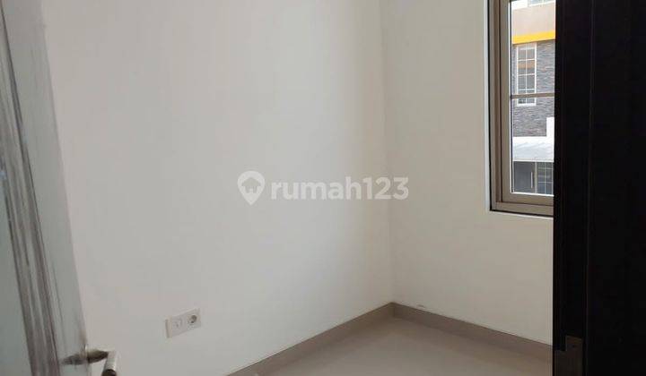 Paling Murah Disewakan Rumah 4.5x10 Tipe 3 Lantai di Pik 2 5