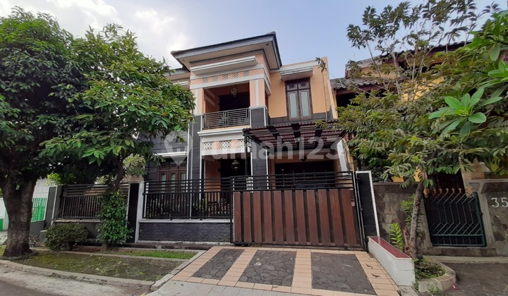Rumah di pemukiman elit Jaka permai,Bekasi barat, strategis,2 lantai,minimalis modern,semi furnished 1