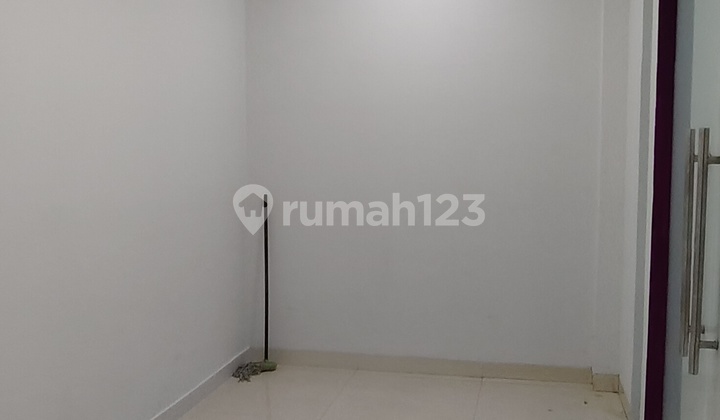 For Sale: Palem Semi Karawaci Shop House in Rivierra Cluster, Ready to Occupy, Renovated, Furnished.