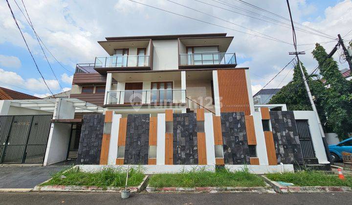 Rumah Bagus di Pondok Indah, Kebayoran Lama, Jakarta Selatan 1