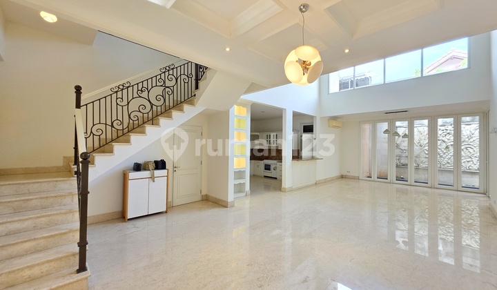 Sewa Rumah Pondok Indah Depan Taman, Jakarta Selatan 2