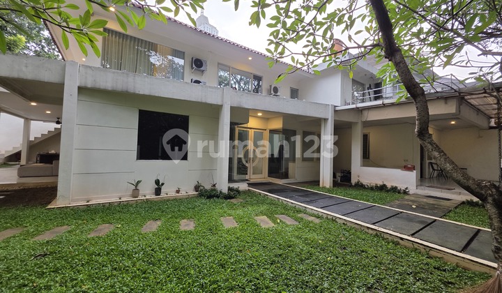 Rumah di Kebayoran Baru Unfurnished Huk Taman, Jakarta Selatan