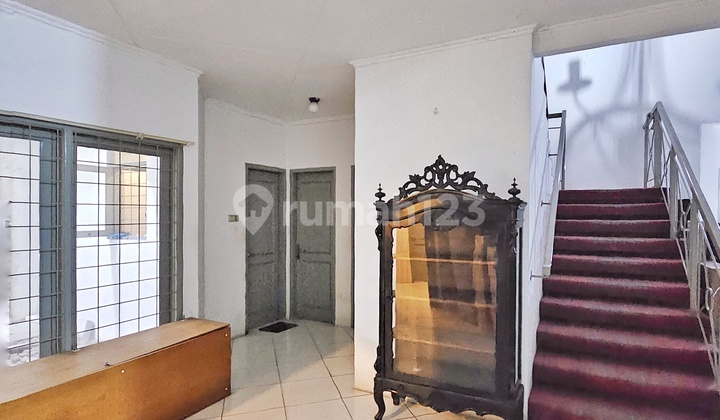 Rumah Tua di Pondok Indah, Hitung Tanah, Harga Bagus  2