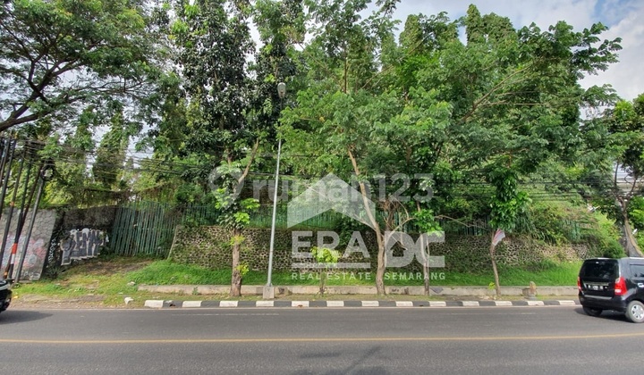 Land on the Side of the Main Road in the Center of Semarang City 1