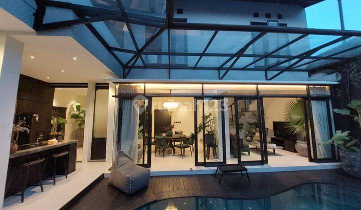 Villa 4 Kamar Perpaduan Tradisional Modern di Kerobokan