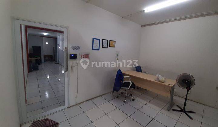 Ruko komersil ramai di kemakmuran Depok 1