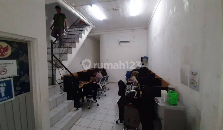 Ruko komersil ramai di kemakmuran Depok 2