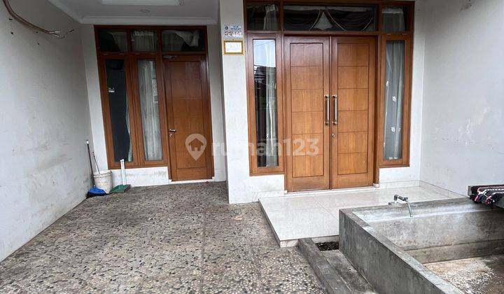 Rumah 2 Lantai Shm Bagus Hadap Selatan Di Jakarta Selatan  2