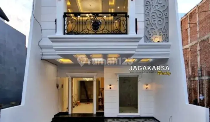 Di jual Rumah siap huni dalam cluster di jagakarsa akses 2 mobil 2