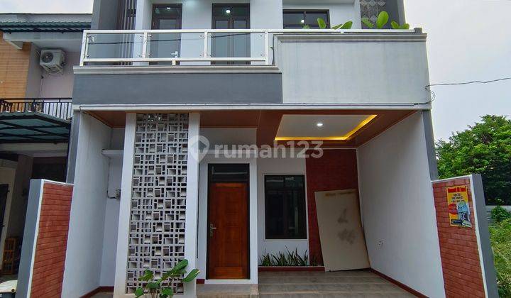 Di  rumah 3 lantai siap huni at privat pool dalam komplek 1