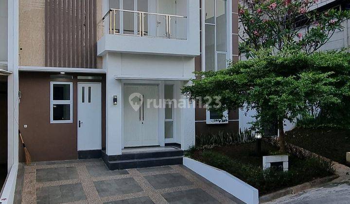 Di  Rumah di Jalan raya margasatwa cilandak 2 Lantai SHM 1